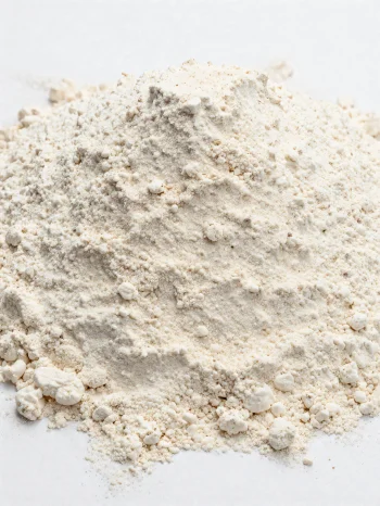 Αλεύρι ντίνκελ σε κεραμικό μπολ, φυσική, ανοιχτή καφέ απόχρωση