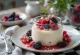 Panna cotta χωρίς λακτόζη σερβιρισμένη