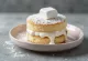 Κέικ κρέμας marshmallow διακοσμημένο με πολύχρωμα marshmallows