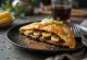 Calzone με πραλίνα φουντουκιού και μπανάνα φρεσκοψημένο