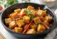 Hornado de tofu, ψητό τόφου σερβιρισμένο με λαχανικά και σάλτσα σόγιας, με φρέσκο κόλιανδρο