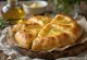 Khachapuri με ελαιόλαδο, φρέσκες, χρυσοκάστανες πίτες με τυρί και ελαιόλαδο