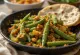 Bhindi Masala Sabzi σε μπολ, διακοσμημένο με φρέσκο κόλιανδρο